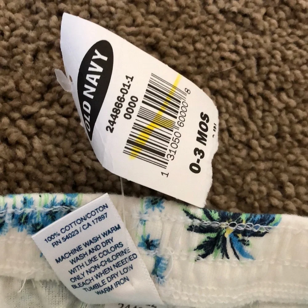 Old Navy Shorts Infant Size 0-3‎ Months White Sailboats Baby Newborn Elastic